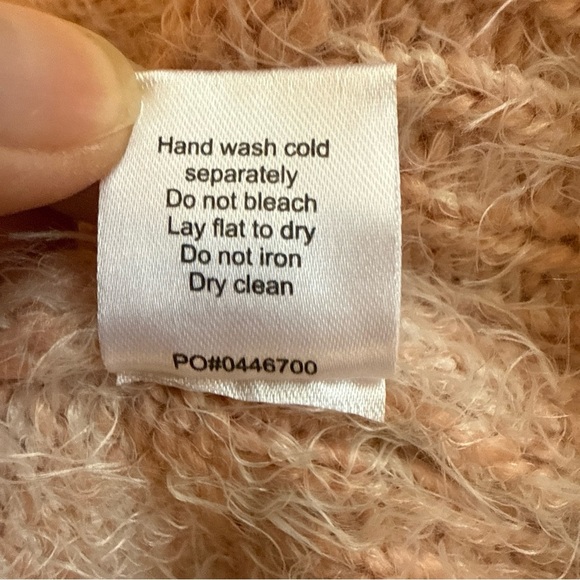 Show me your Mumu Fatima Turtleneck Sweater Size Small Pink Oversized Fuzzy Cozy - Picture 8 of 10